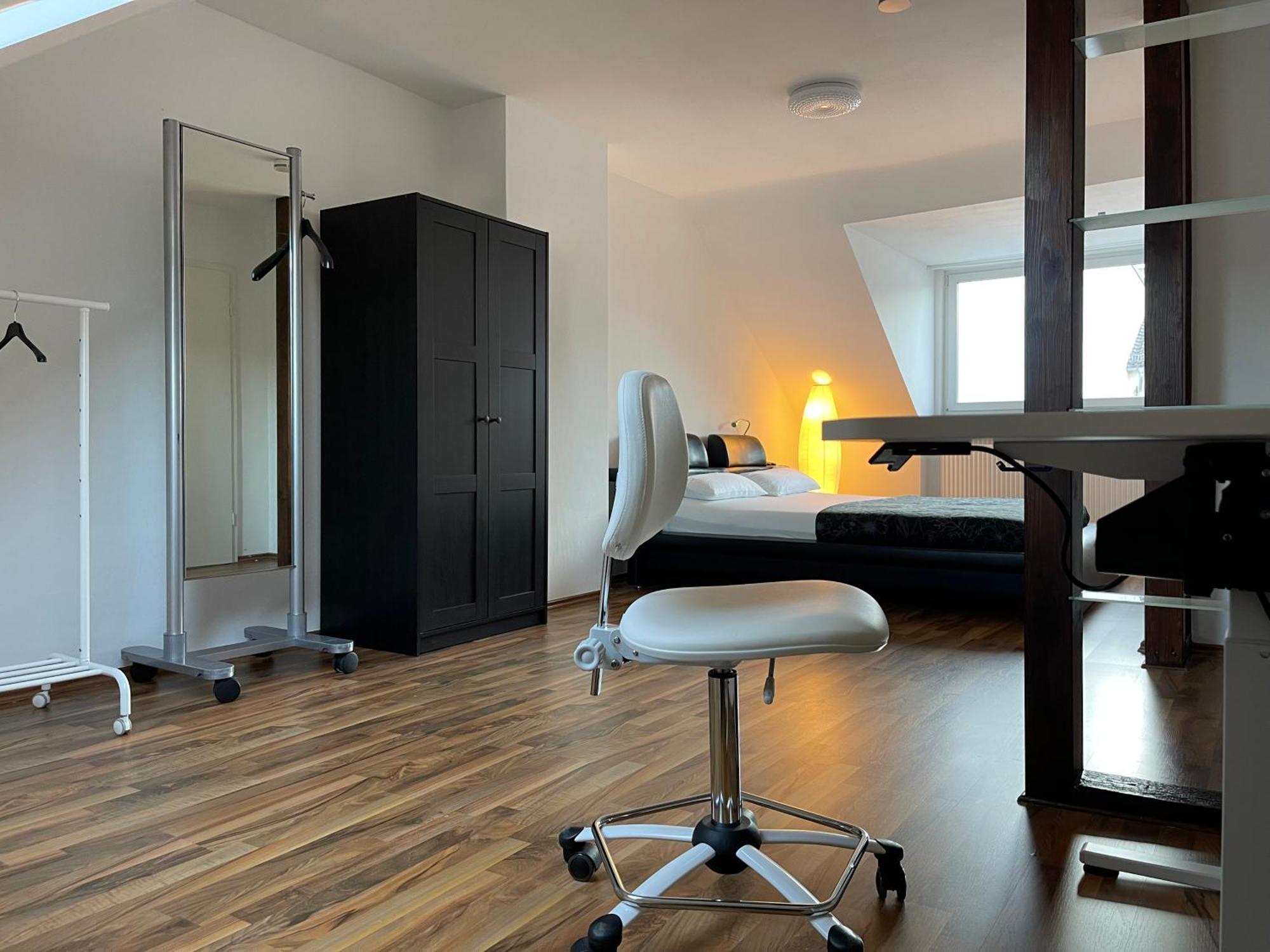 Geraeumige 3-Zimmer-Ferienwohnung Im Herzen Von Kassel Exterior photo