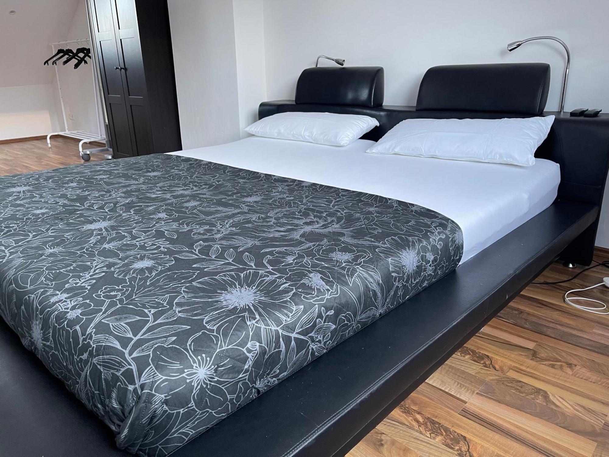 Geraeumige 3-Zimmer-Ferienwohnung Im Herzen Von Kassel Exterior photo