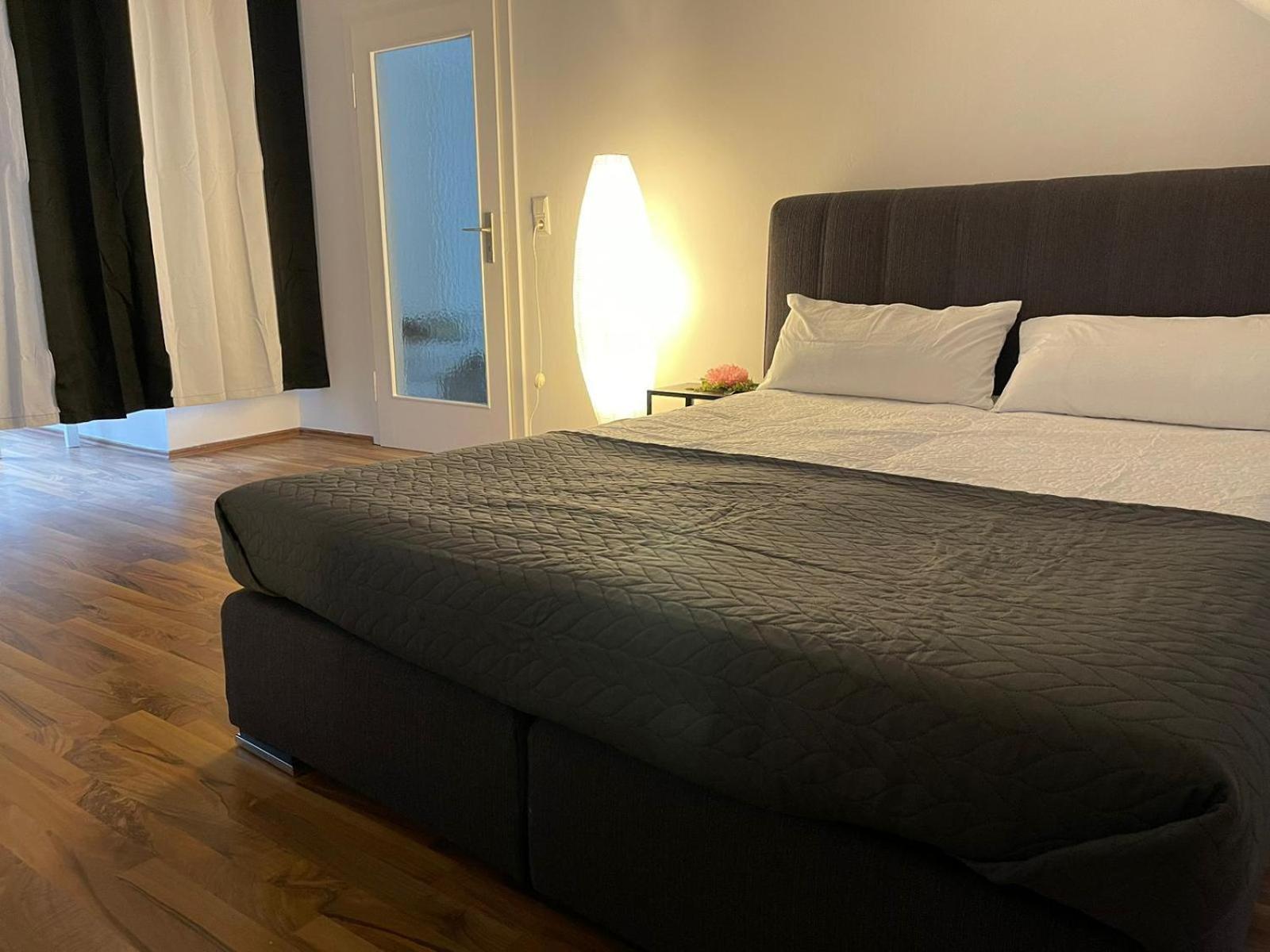 Geraeumige 3-Zimmer-Ferienwohnung Im Herzen Von Kassel Exterior photo