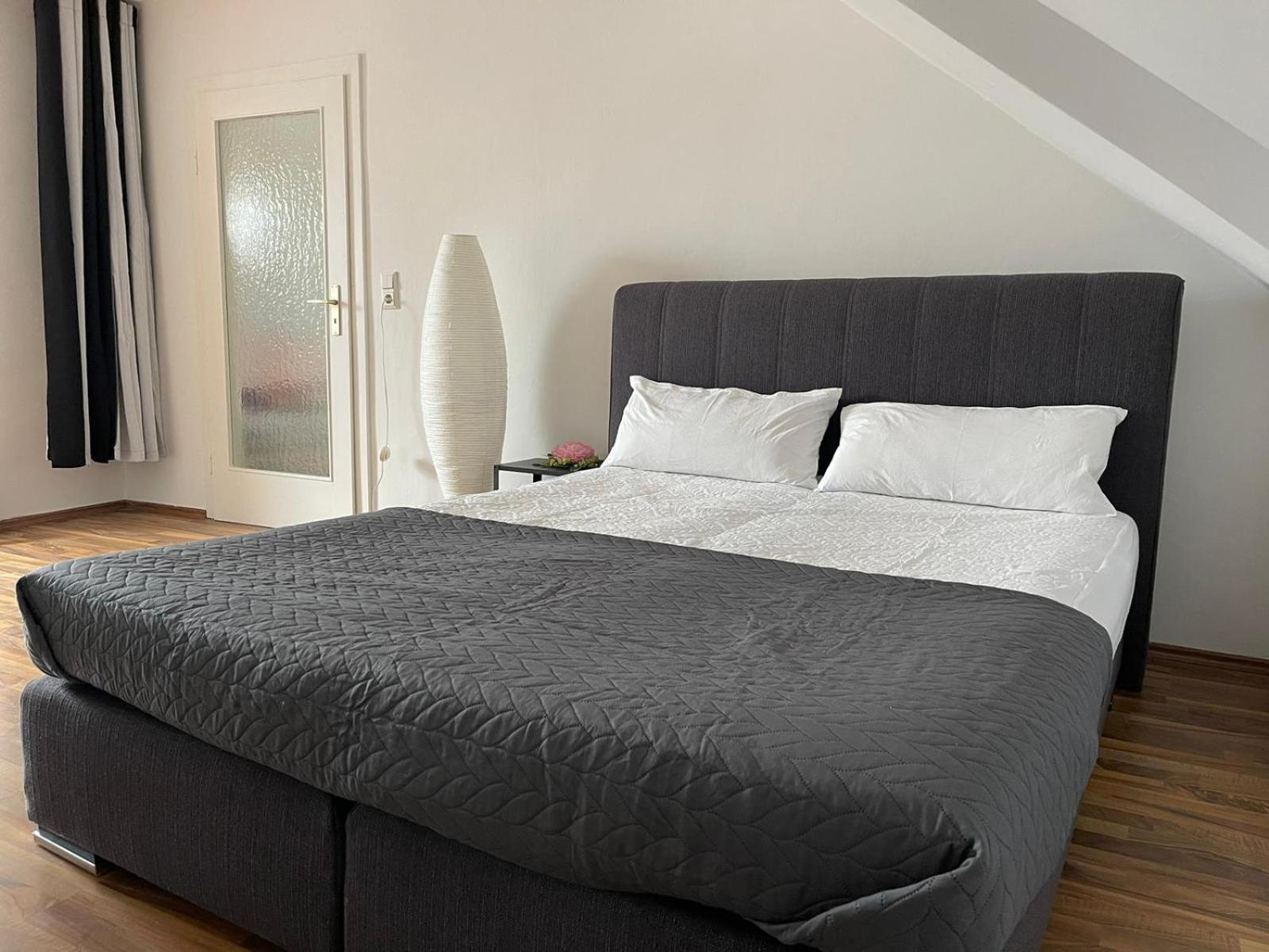 Geraeumige 3-Zimmer-Ferienwohnung Im Herzen Von Kassel Exterior photo