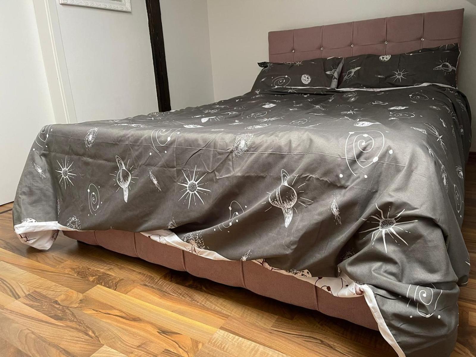 Geraeumige 3-Zimmer-Ferienwohnung Im Herzen Von Kassel Exterior photo