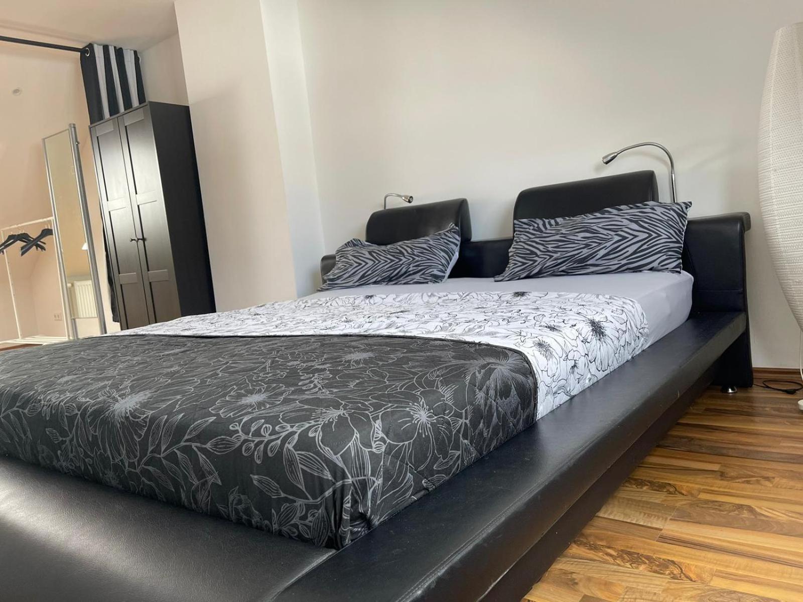 Geraeumige 3-Zimmer-Ferienwohnung Im Herzen Von Kassel Exterior photo