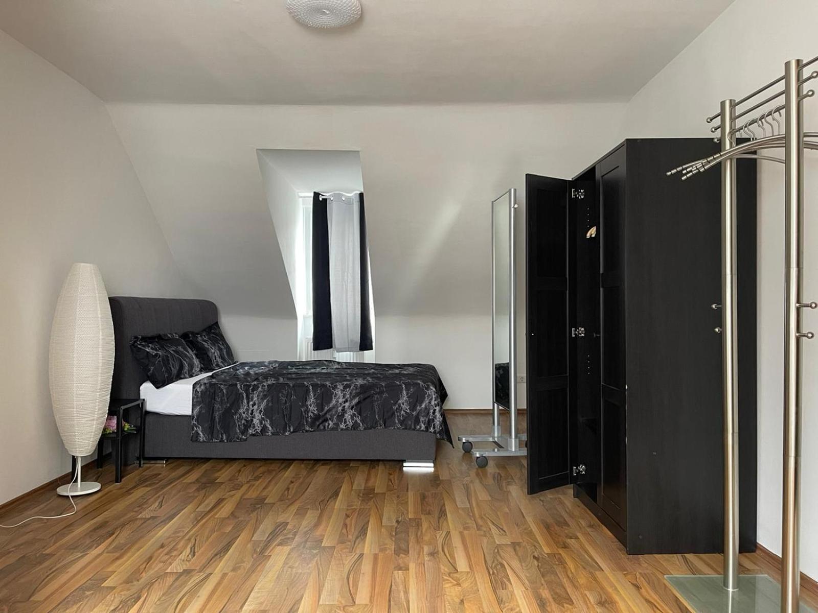 Geraeumige 3-Zimmer-Ferienwohnung Im Herzen Von Kassel Exterior photo