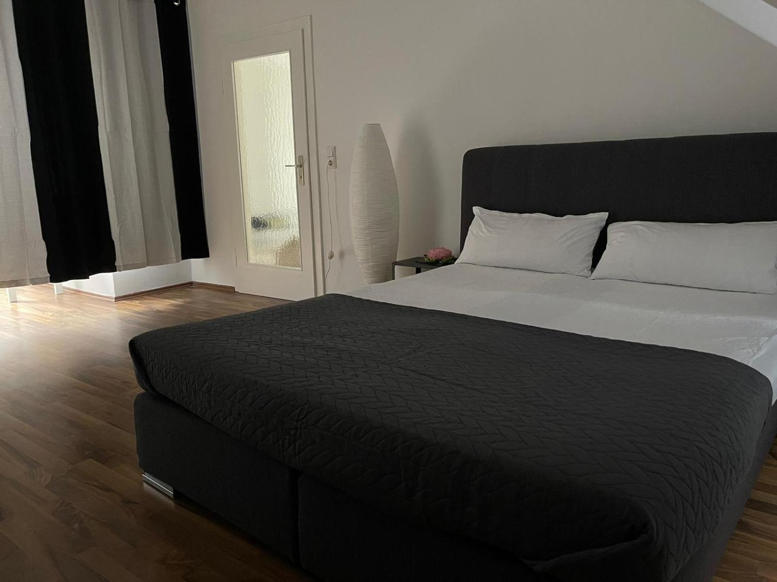Geraeumige 3-Zimmer-Ferienwohnung Im Herzen Von Kassel Exterior photo