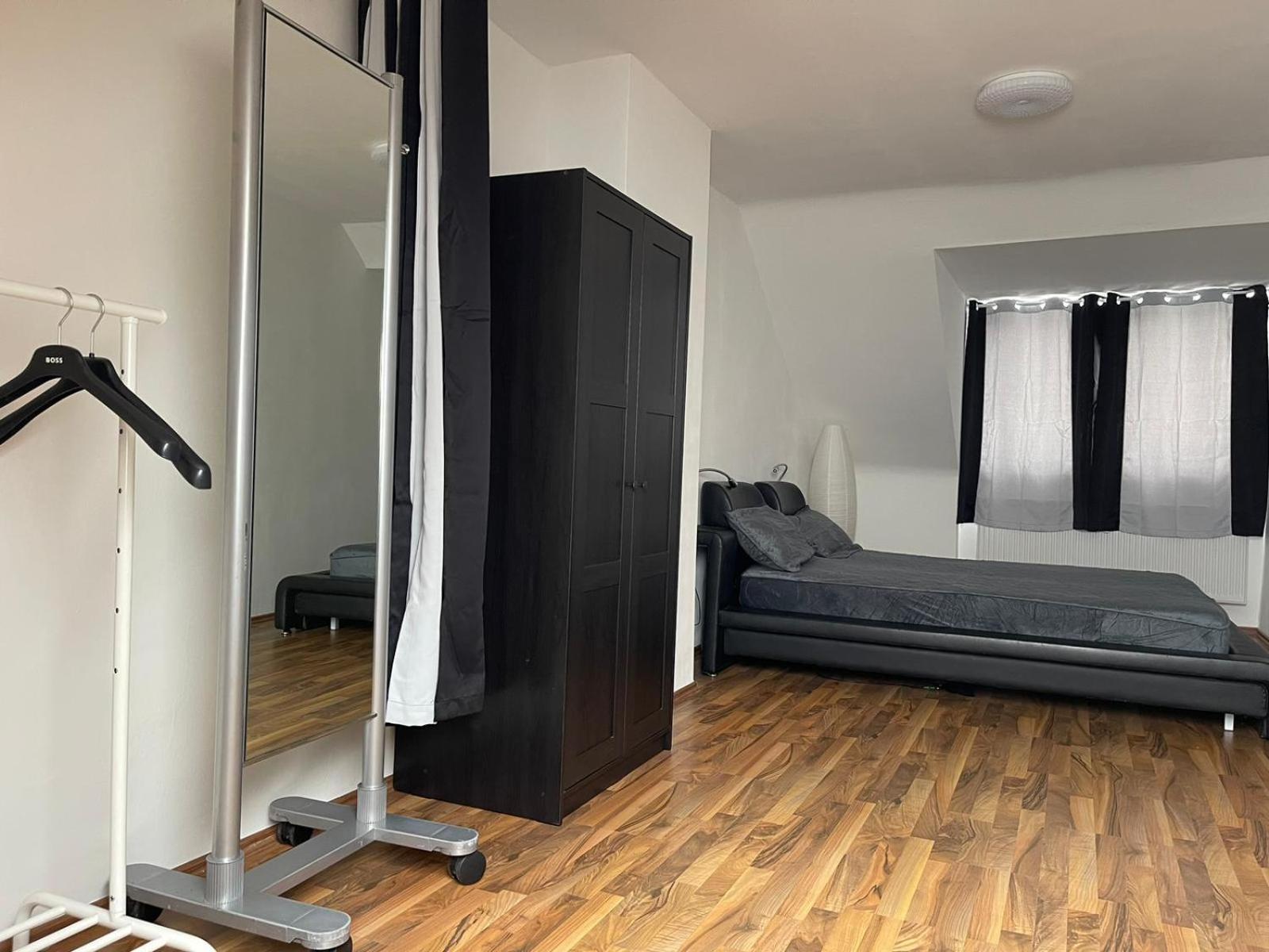 Geraeumige 3-Zimmer-Ferienwohnung Im Herzen Von Kassel Exterior photo