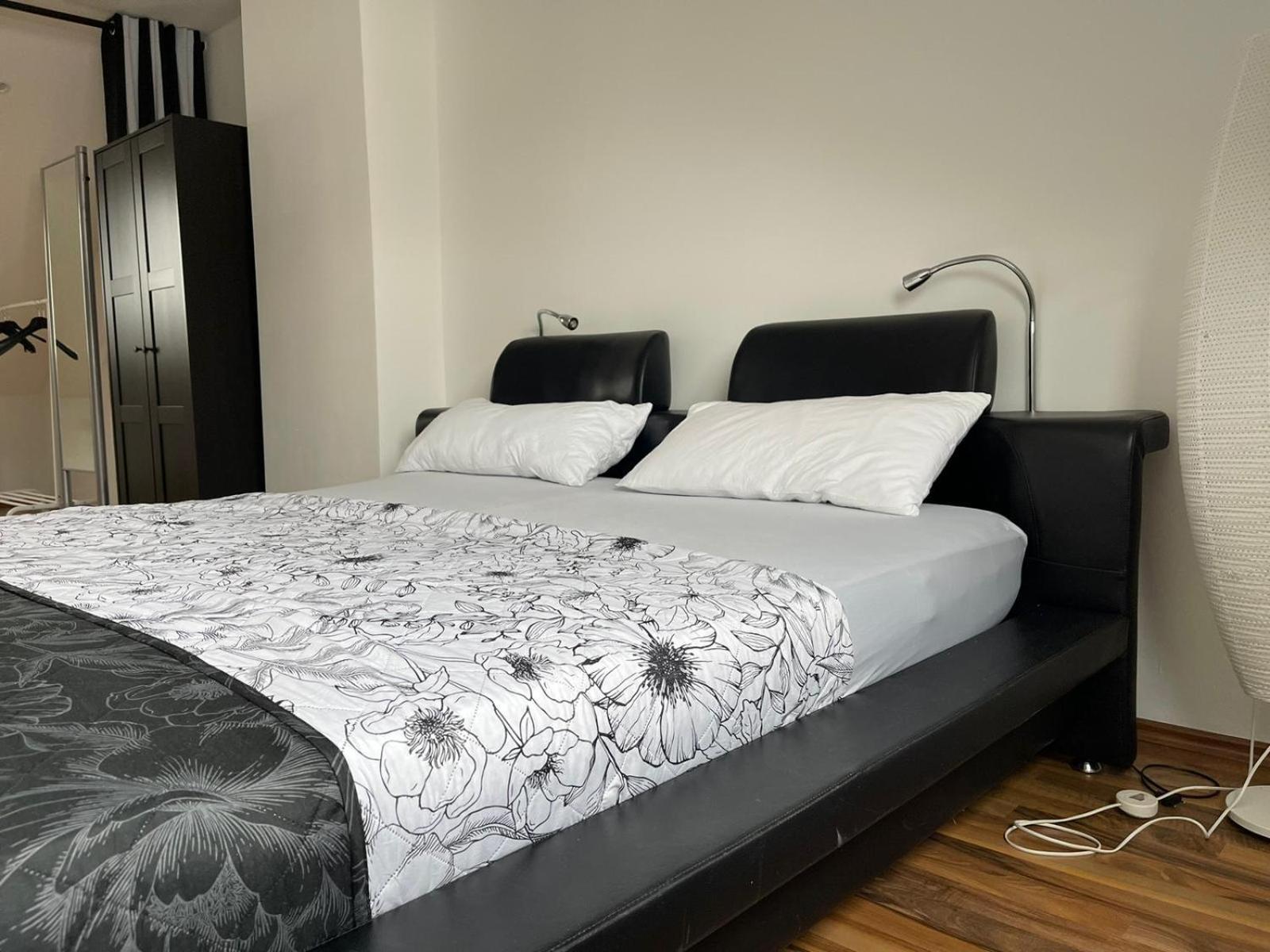 Geraeumige 3-Zimmer-Ferienwohnung Im Herzen Von Kassel Exterior photo
