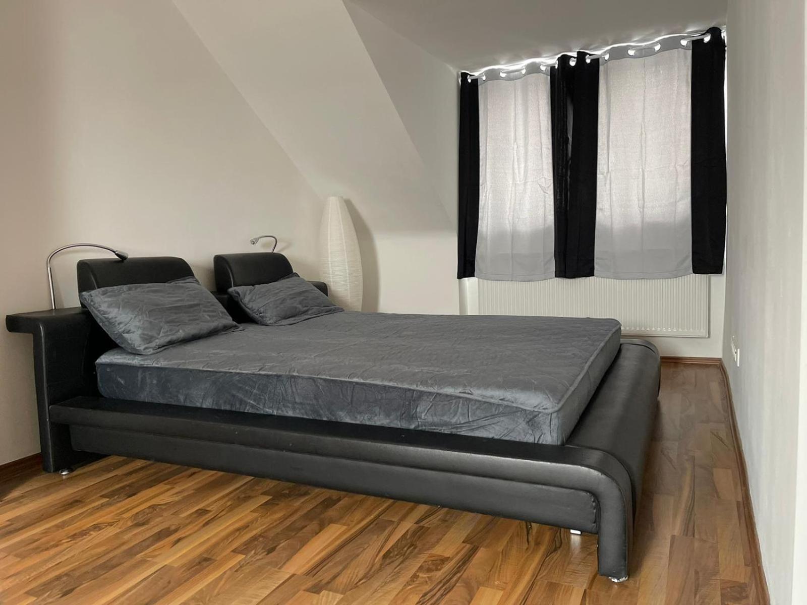 Geraeumige 3-Zimmer-Ferienwohnung Im Herzen Von Kassel Exterior photo