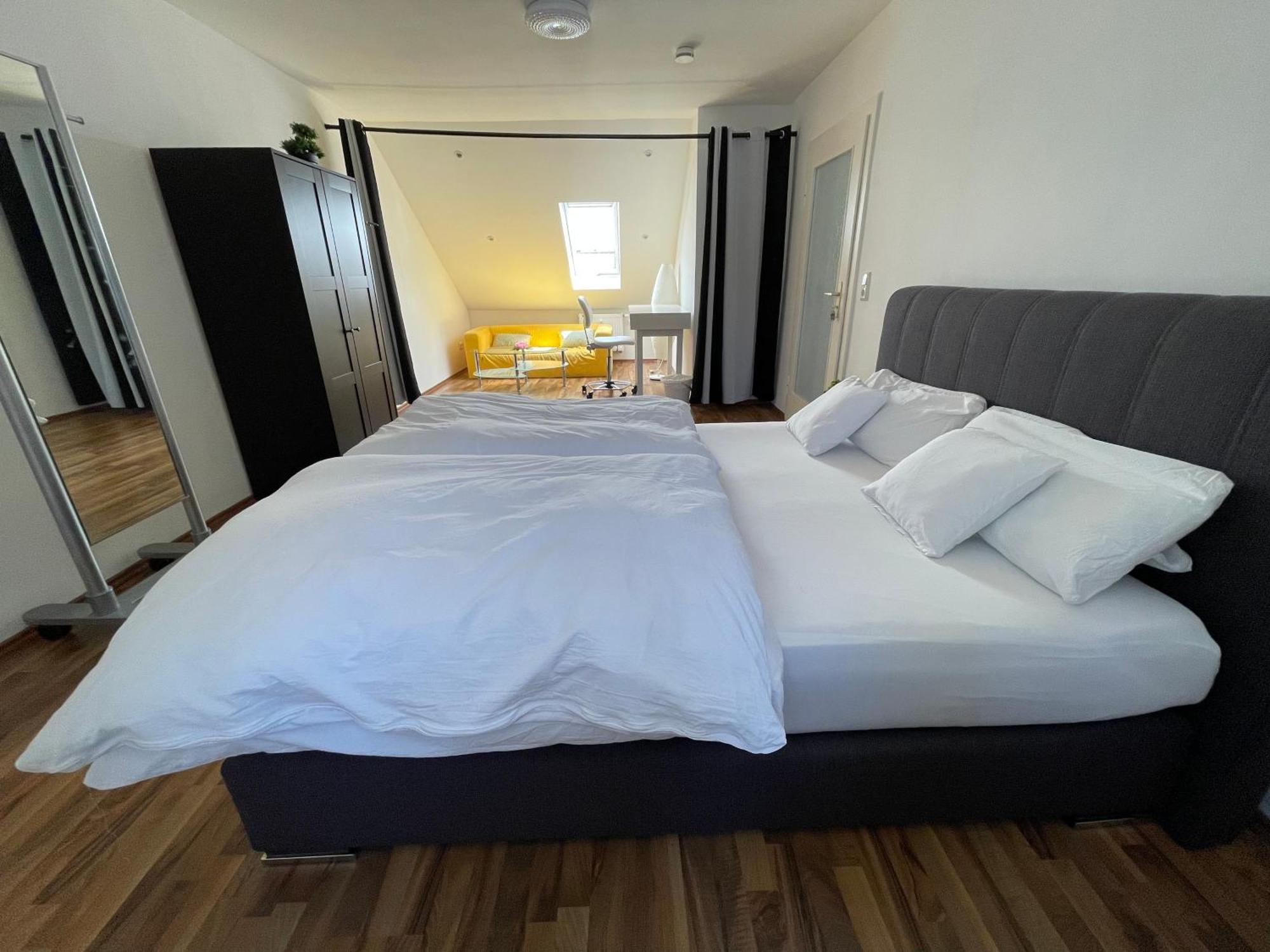 Geraeumige 3-Zimmer-Ferienwohnung Im Herzen Von Kassel Exterior photo