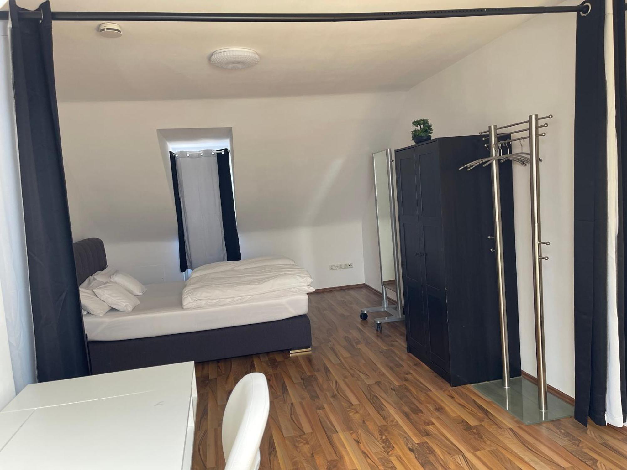 Geraeumige 3-Zimmer-Ferienwohnung Im Herzen Von Kassel Exterior photo