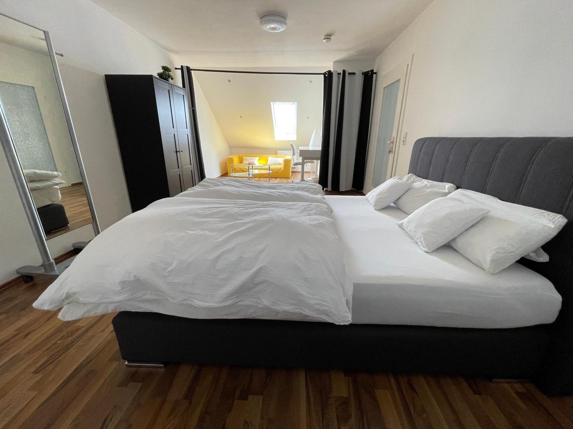 Geraeumige 3-Zimmer-Ferienwohnung Im Herzen Von Kassel Exterior photo