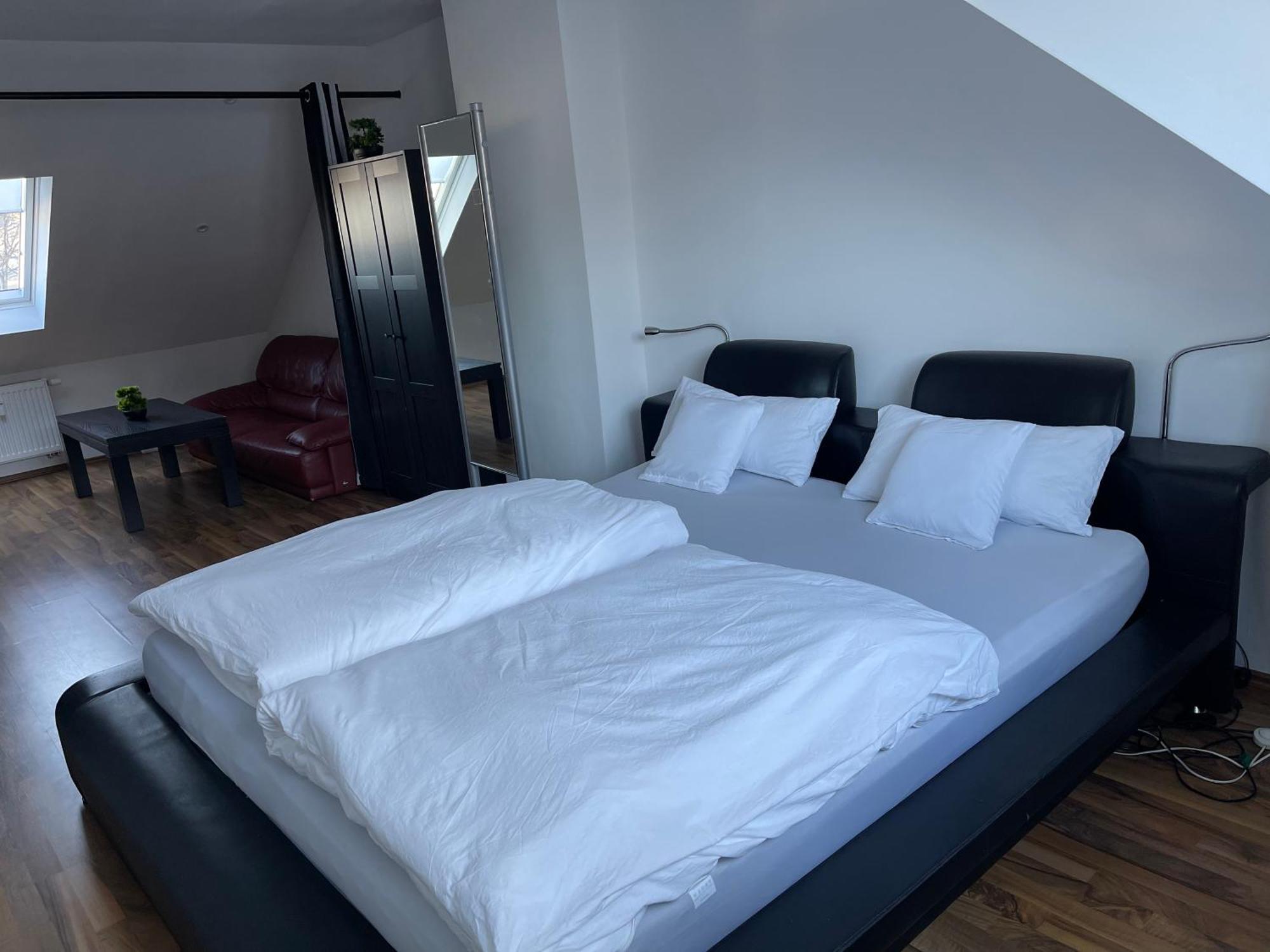 Geraeumige 3-Zimmer-Ferienwohnung Im Herzen Von Kassel Exterior photo